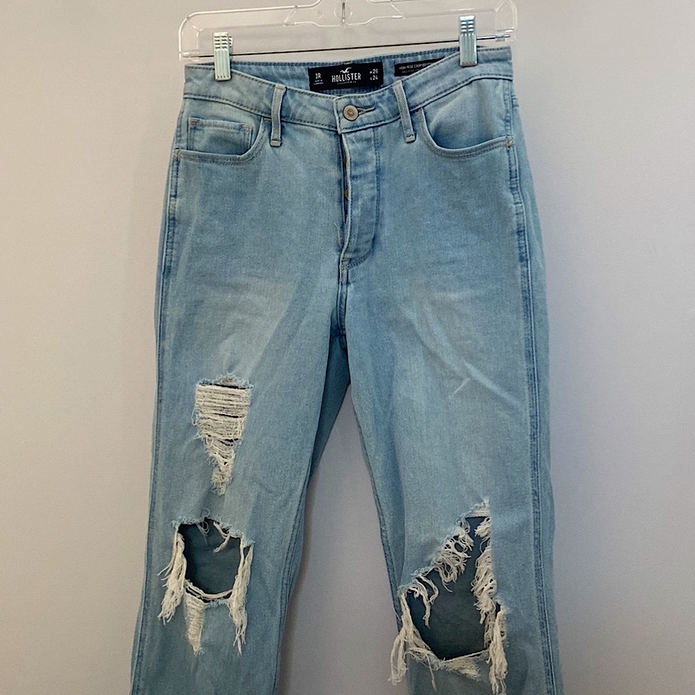 Hollister Women’s High-Rise Cropped Boyfriend Jeans